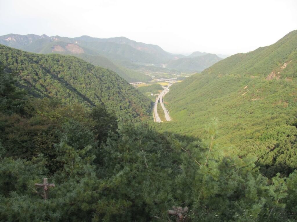 4 rivers cycling path view from top of 5km climb